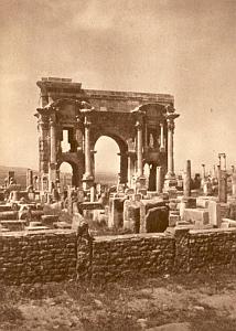 VESTIGES ROMAINS ET HAUTS PLATEAU 00029 TIMGAD ARC DE TRAJAN